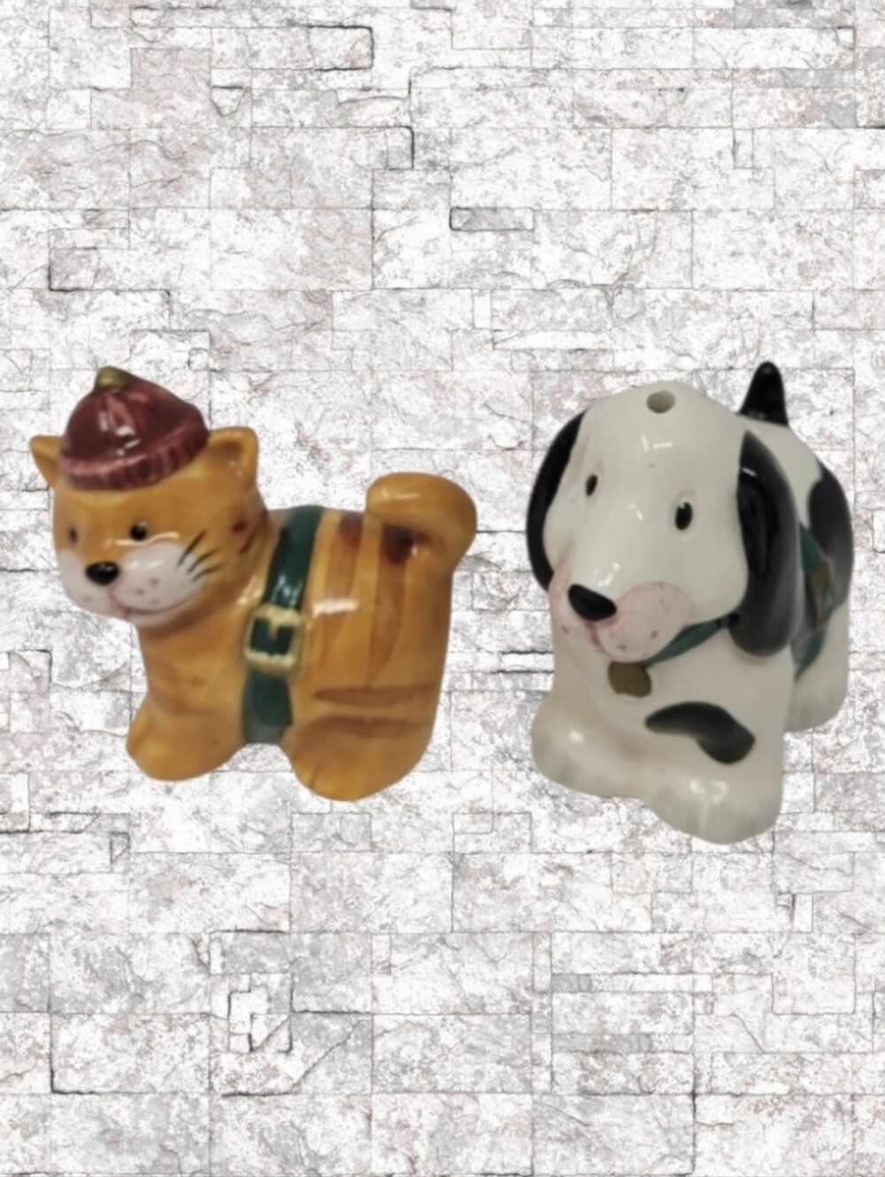 CAT AND DOG SALT AND PEPPER SHAKERS